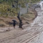 Dirigente comunitario reitera denuncia sobre deterioro de calle de acceso a escuela en Riochill en Barahona