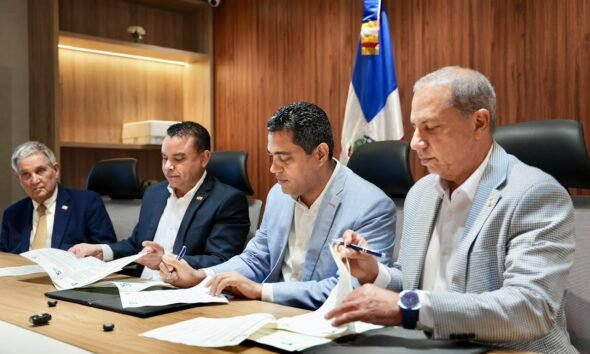 SNS, Deportes y Comité Olímpico acuerdan fortalecer atención de salud de los atletas