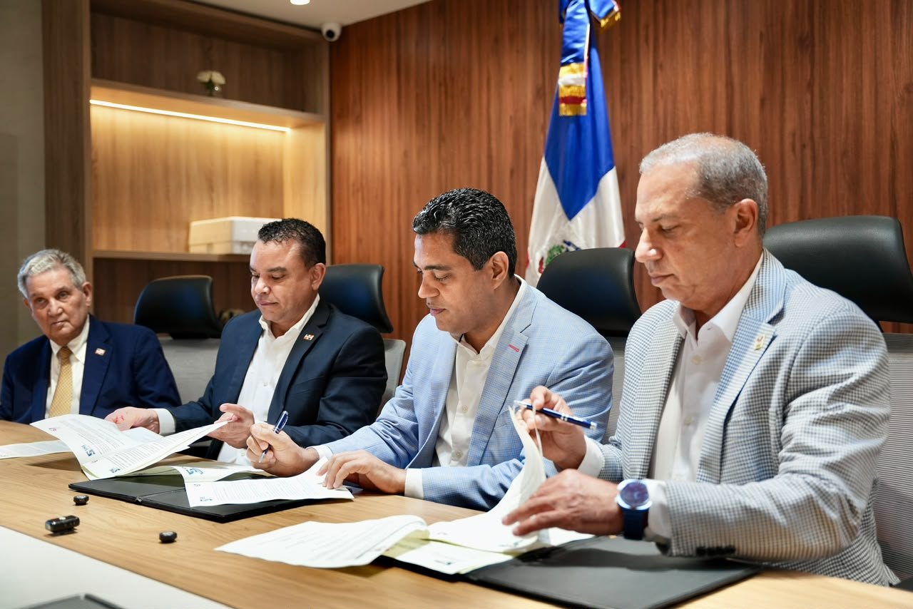 SNS, Deportes y Comité Olímpico acuerdan fortalecer atención de salud de los atletas