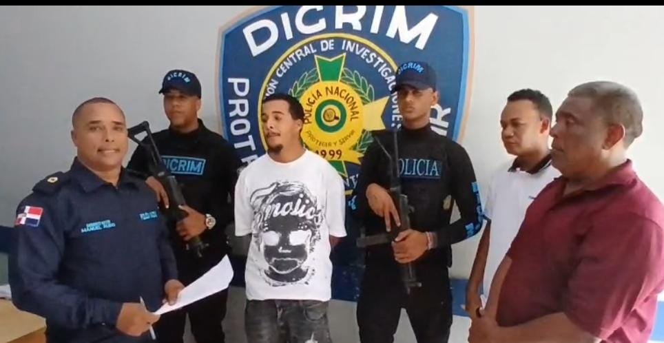 Hombre buscado por homicidio en Barahona se entrega
