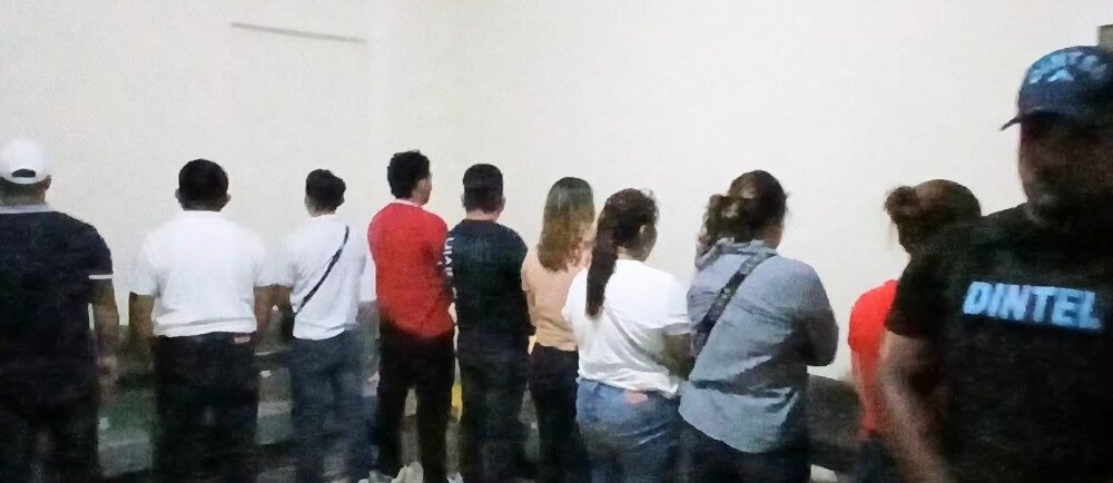 Policía apresa a nueve por presunta estafa y ocupa más de RD$512 mil en Barahona