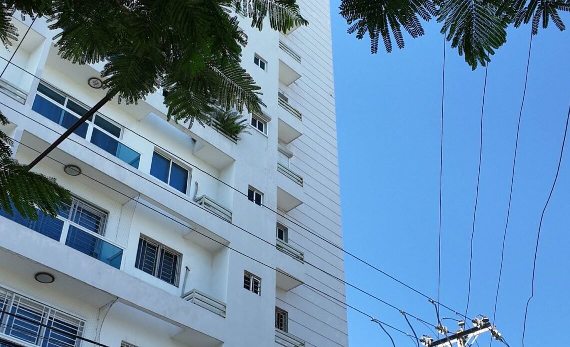 Muere adolescente tras caer de un décimo piso en el Distrito Nacional