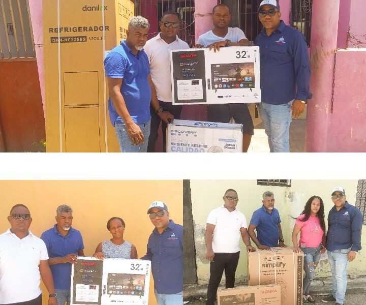 La DASAC entregó enseres, electrodomésticos y artículos para el hogar a tres familias del sector La Montañita, en Villa Central, Barahona.