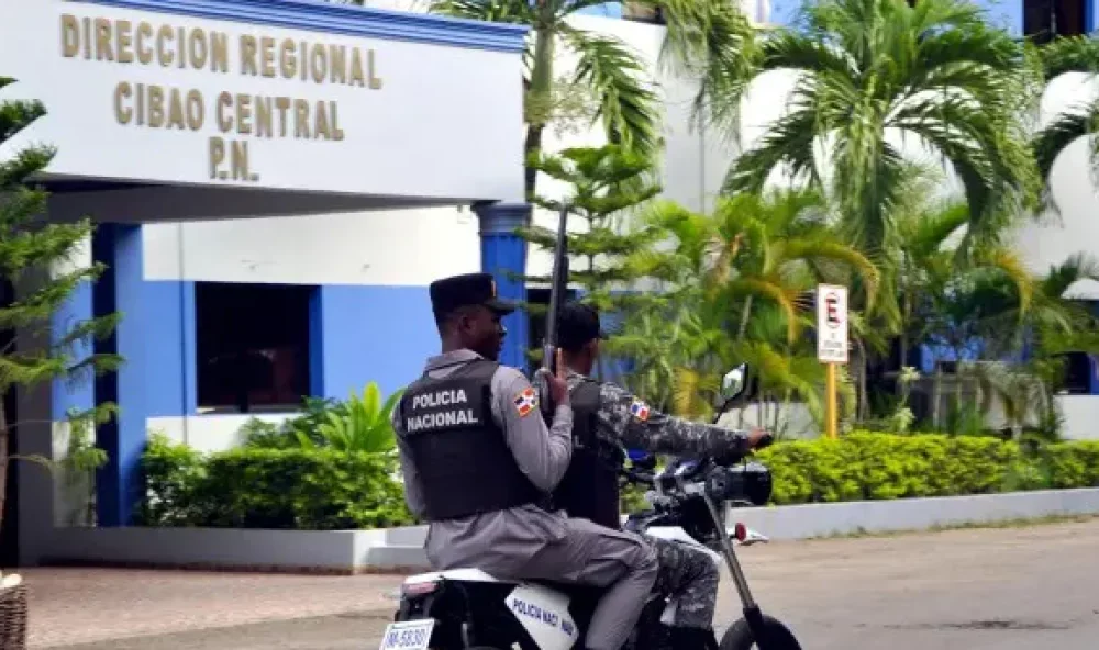 delincuentes-desarman-dos-policias-atraco-santiago