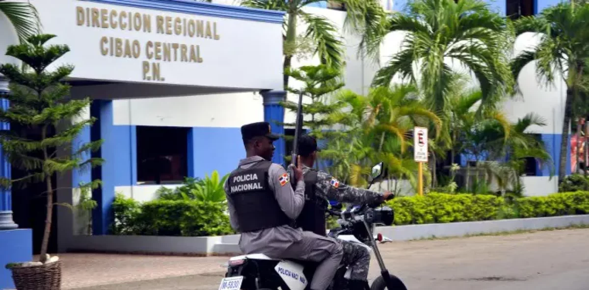 delincuentes-desarman-dos-policias-atraco-santiago