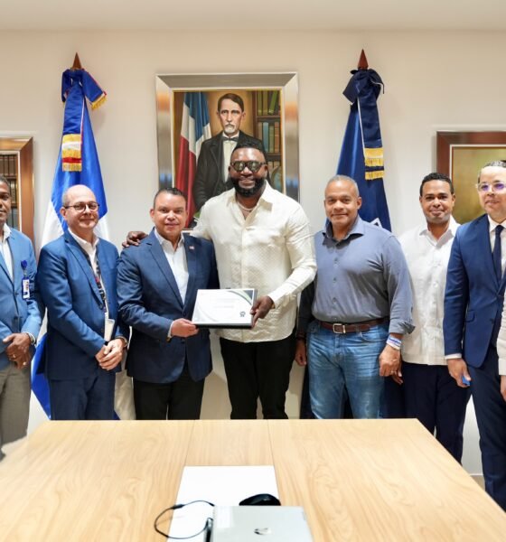 SNS reconoce a David Ortiz como Embajador Honorífico por su trayectoria y labor social