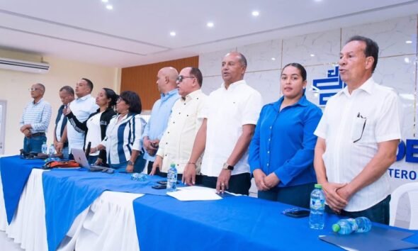 Equipo de apoyo a Carolina Mejía realiza reunión de trabajo en Barahona