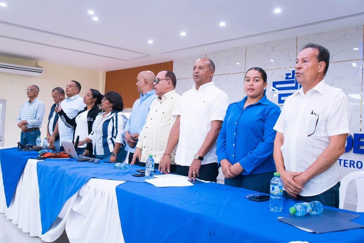 Equipo de apoyo a Carolina Mejía realiza reunión de trabajo en Barahona