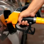 Gobierno congela precios de combustibles del 3 al 9 de octubre
