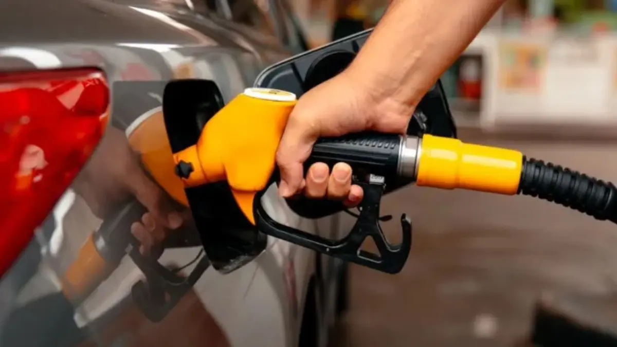 Gobierno congela precios de combustibles del 3 al 9 de octubre