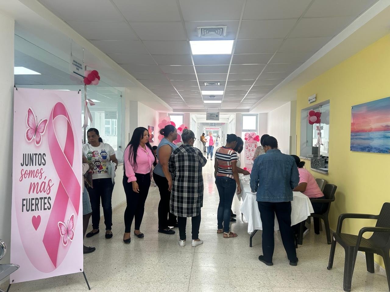 Jornada educativa sobre prevención del cáncer de mama en el Hospital Jaime Sánchez, Villa Central, Barahona.