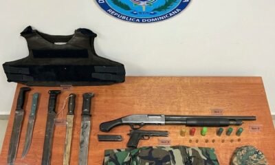 La Policía y el Ministerio Público apresaron a un hombre y ocuparon armas, municiones, mercancías de contrabando y otros artículos en Independencia.
