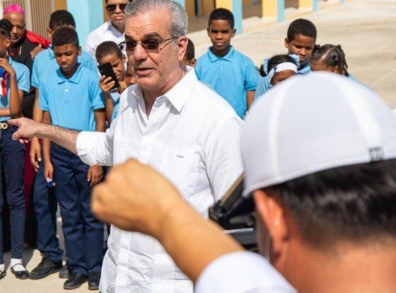 Presidente llama personas con órdenes de arresto a entregarse